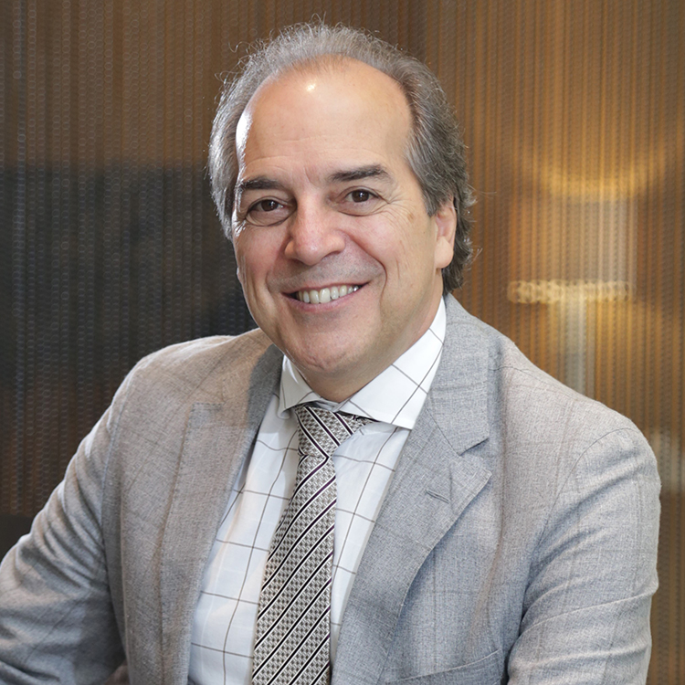 Dr. Marco Faria Correa
